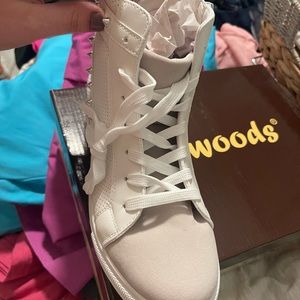 Golden goose/ vintage Havana high top look a likes! All white with silver studs